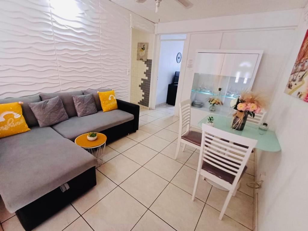 Ferienwohnung Coquet F2 Climatise Avec Piscine Au Lamentin Le Lamentin Exterior foto