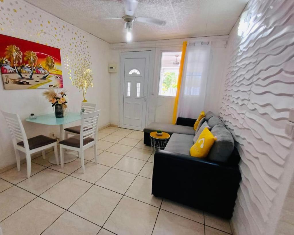 Ferienwohnung Coquet F2 Climatise Avec Piscine Au Lamentin Le Lamentin Exterior foto