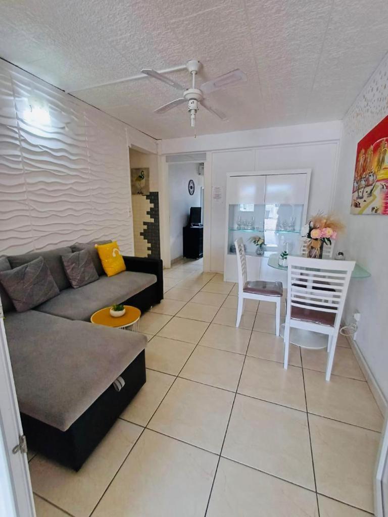 Ferienwohnung Coquet F2 Climatise Avec Piscine Au Lamentin Le Lamentin Exterior foto