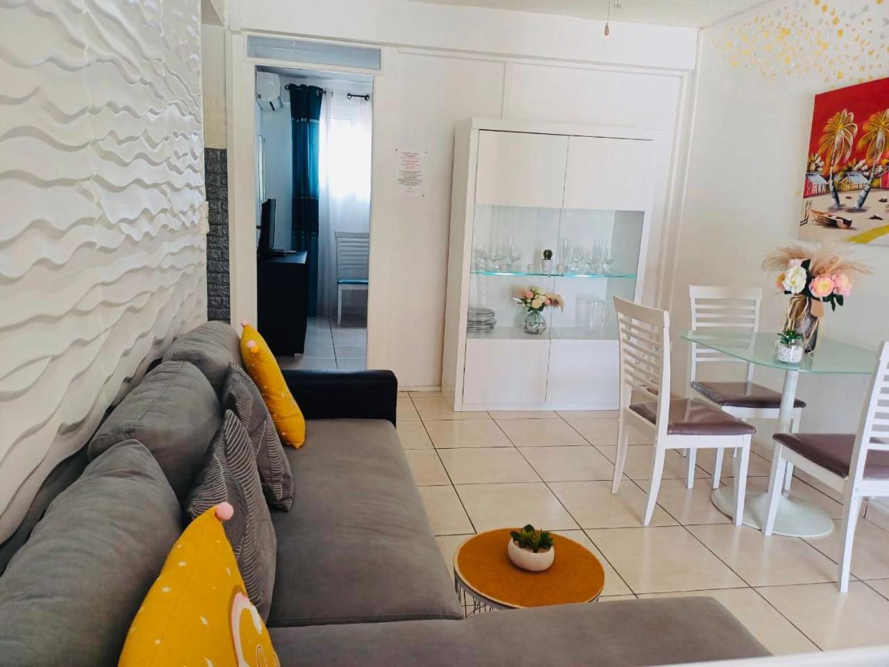 Ferienwohnung Coquet F2 Climatise Avec Piscine Au Lamentin Le Lamentin Exterior foto